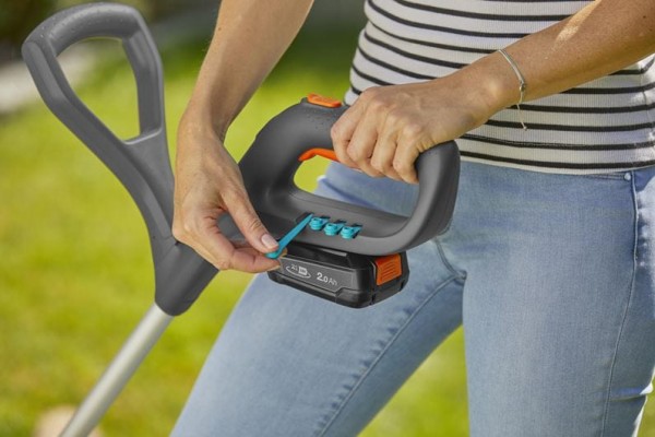 Gardena Akku-Trimmer SmallCut 23/18V P4A Ready-To-Use Set (14702-20)